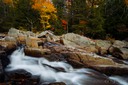 In-der-Mitte-entspringt-ein-Fluss